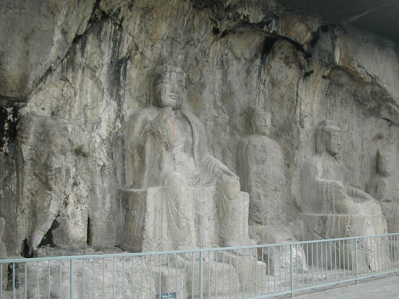 Grotte di Longmen i diecimila Buddha